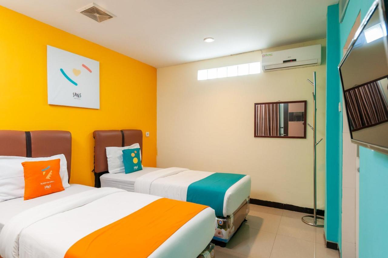 Sans Hotel Finest Medan Exteriör bild