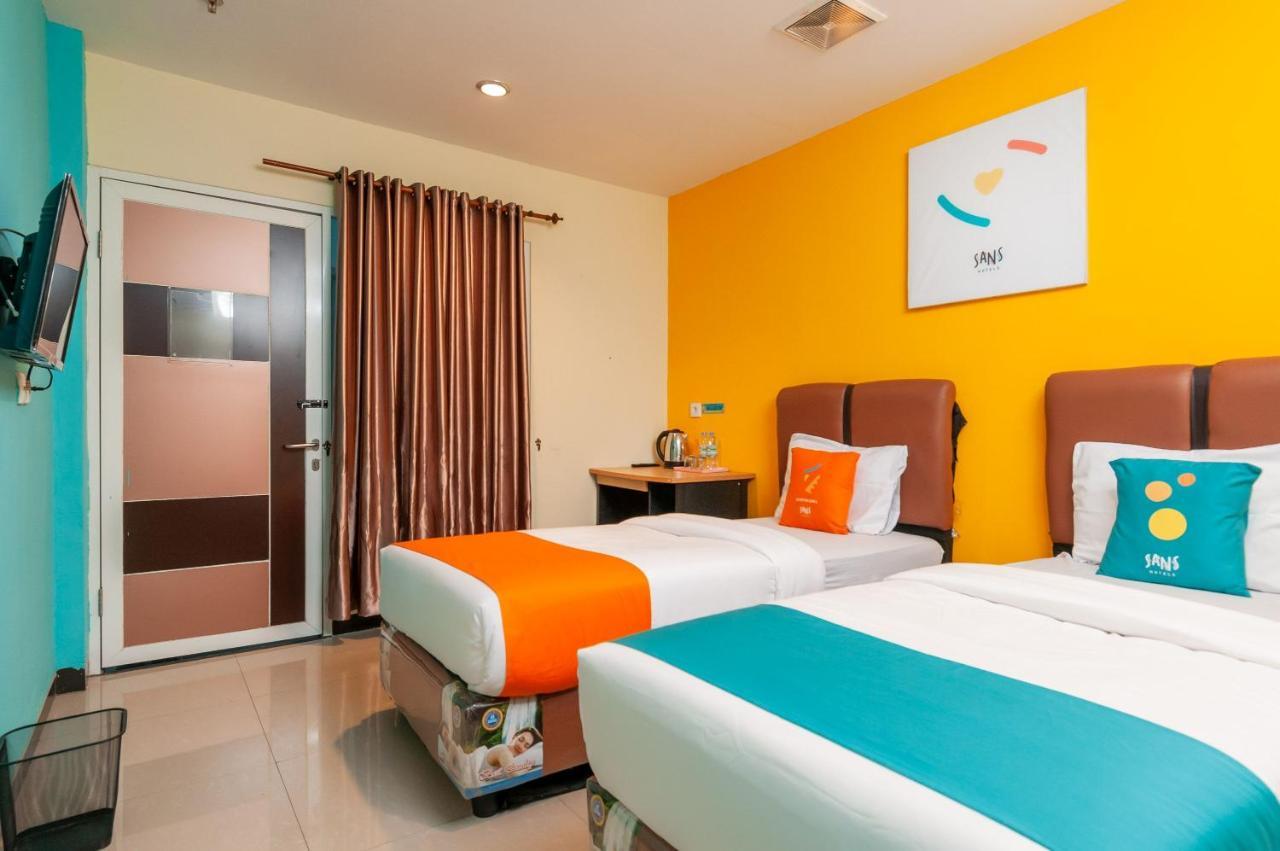 Sans Hotel Finest Medan Exteriör bild