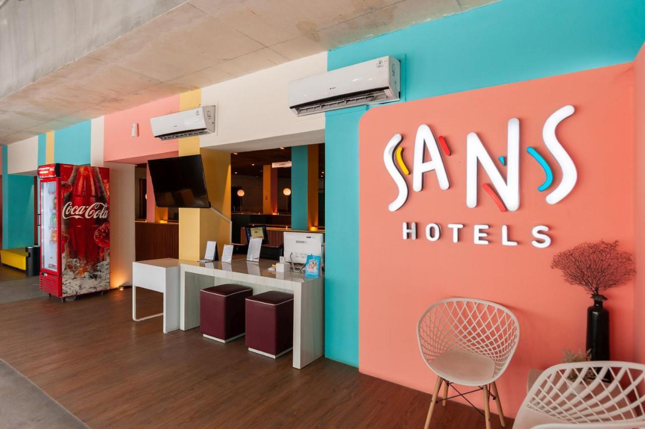 Sans Hotel Finest Medan Exteriör bild